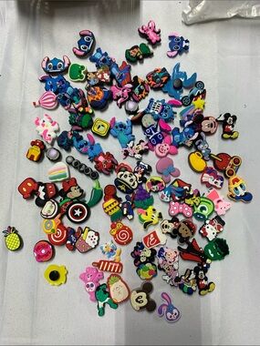 Jinbittz/Crocs  Colorful Character Shoe Charms - Disney/stitch/Mix
